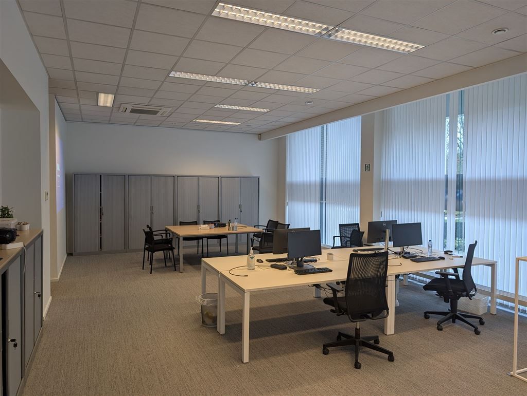 Verhuurde Kantoorruimte te Turnhout - 198m² foto 3