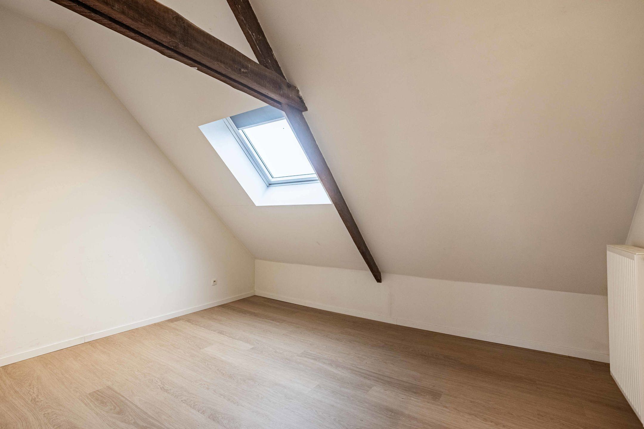 Knap gerenoveerde woning op een goeie locatie foto 15