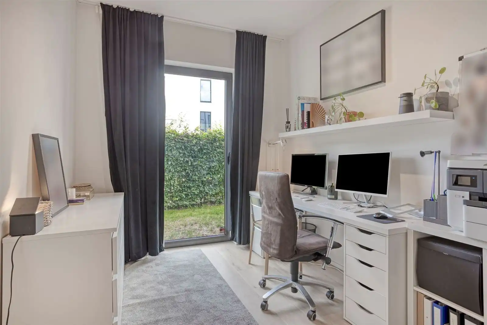 Prachtig recent gelijkvloers appartement met 2 slaapkamers, tuin en parking foto 22