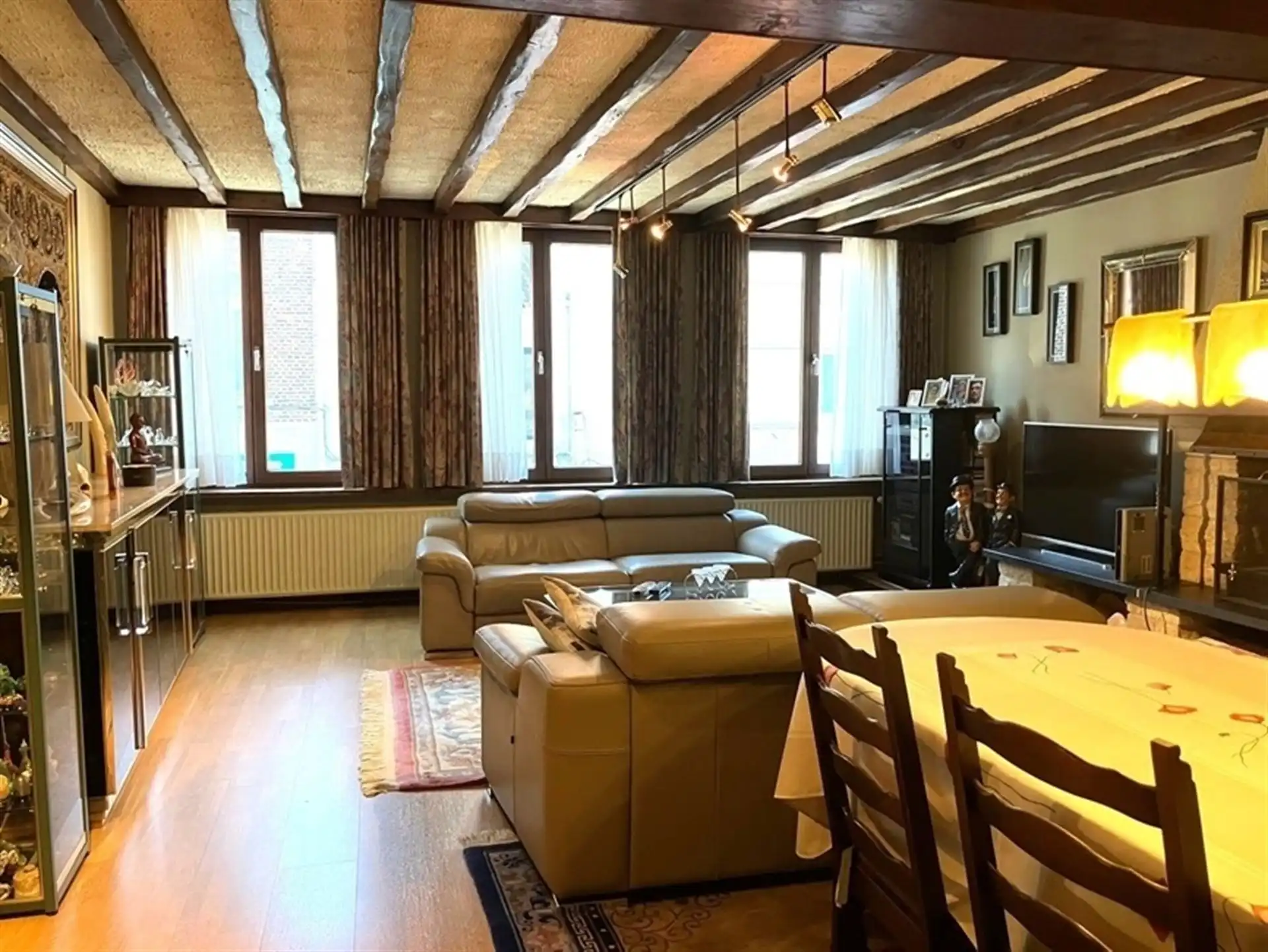 Hoofdfoto van de publicatie: Commercieel gebouw