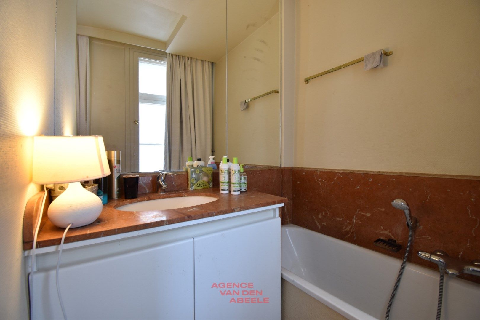 Klassevolle woning met 3 slaapkamers en tuin te Brugge  foto 13