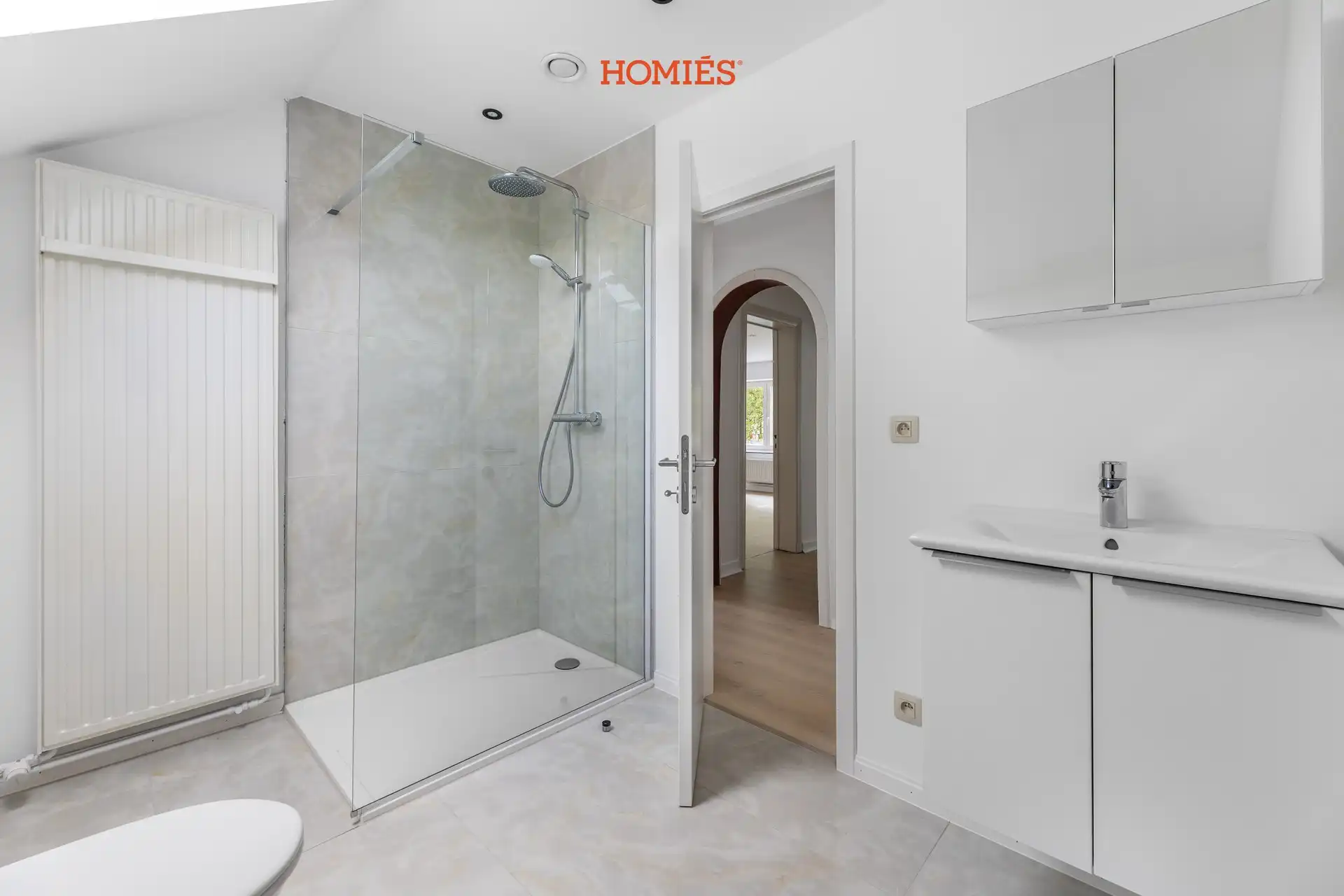 Karaktervolle gerenoveerde woning met 4 slaapkamers foto 11