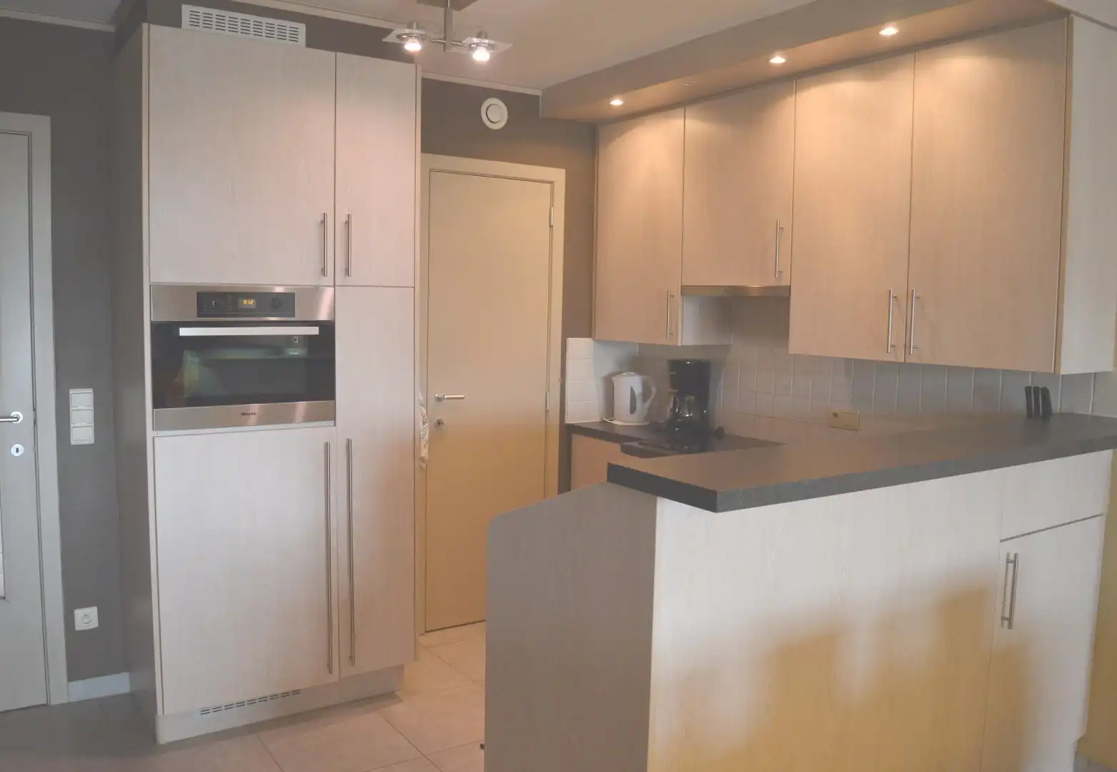 Gemeubileerd 2 slaapkamerappartement foto 3