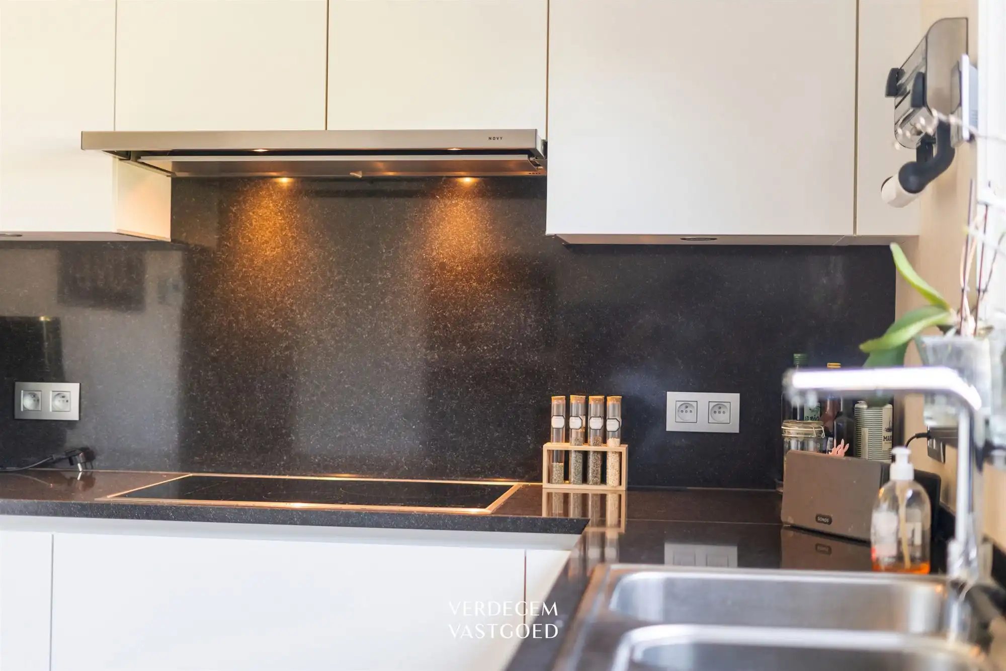 Knappe familiewoning met 4 slaapkamers, garage en geniettuin foto 11