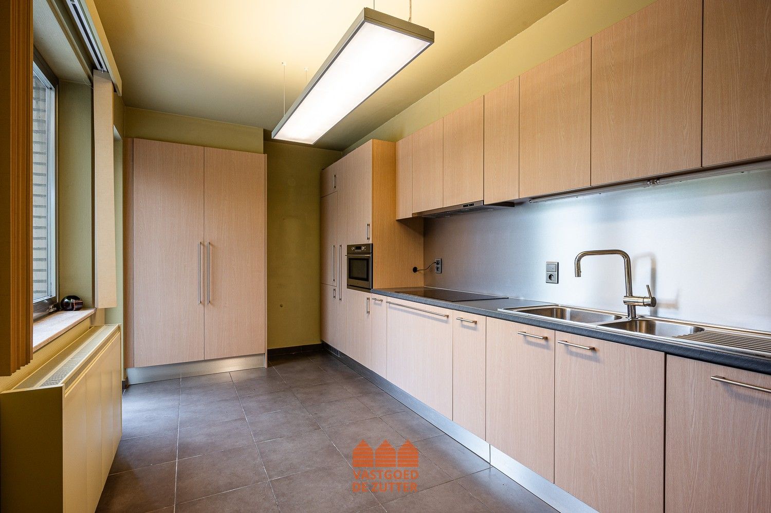 Lichtrijke halfopen bebouwing met 3 slaapkamers en garage foto 7