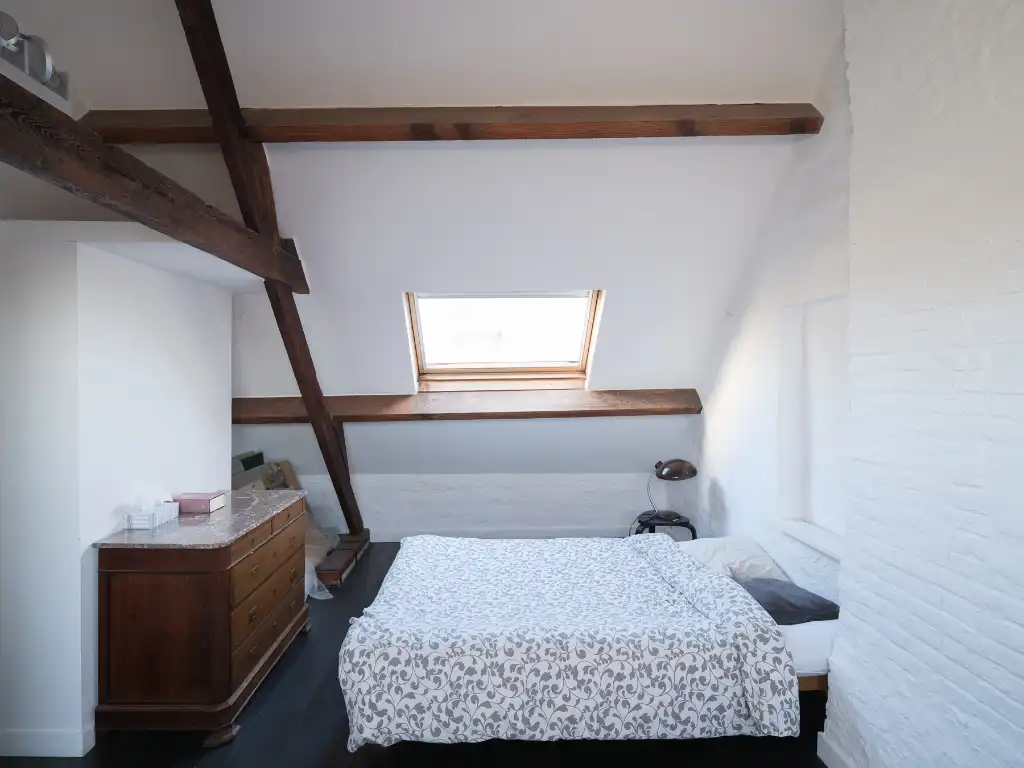Een bijzondere woning die zich onderscheidt door haar architectuur, ruimtelijkheid en unieke tuin. foto 16