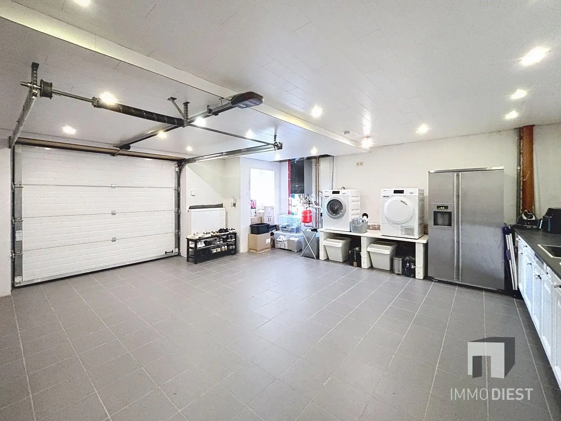 Trendy - volledig gerenoveerde woning met 3 slaapk en 2 badkamers foto 33
