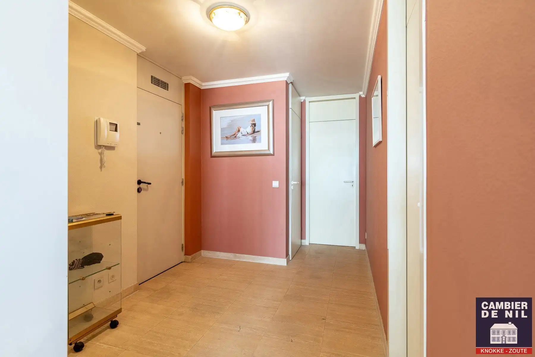 Gemeubeld appartement met frontaal zeezicht aan het Vanbunnenplein foto 10