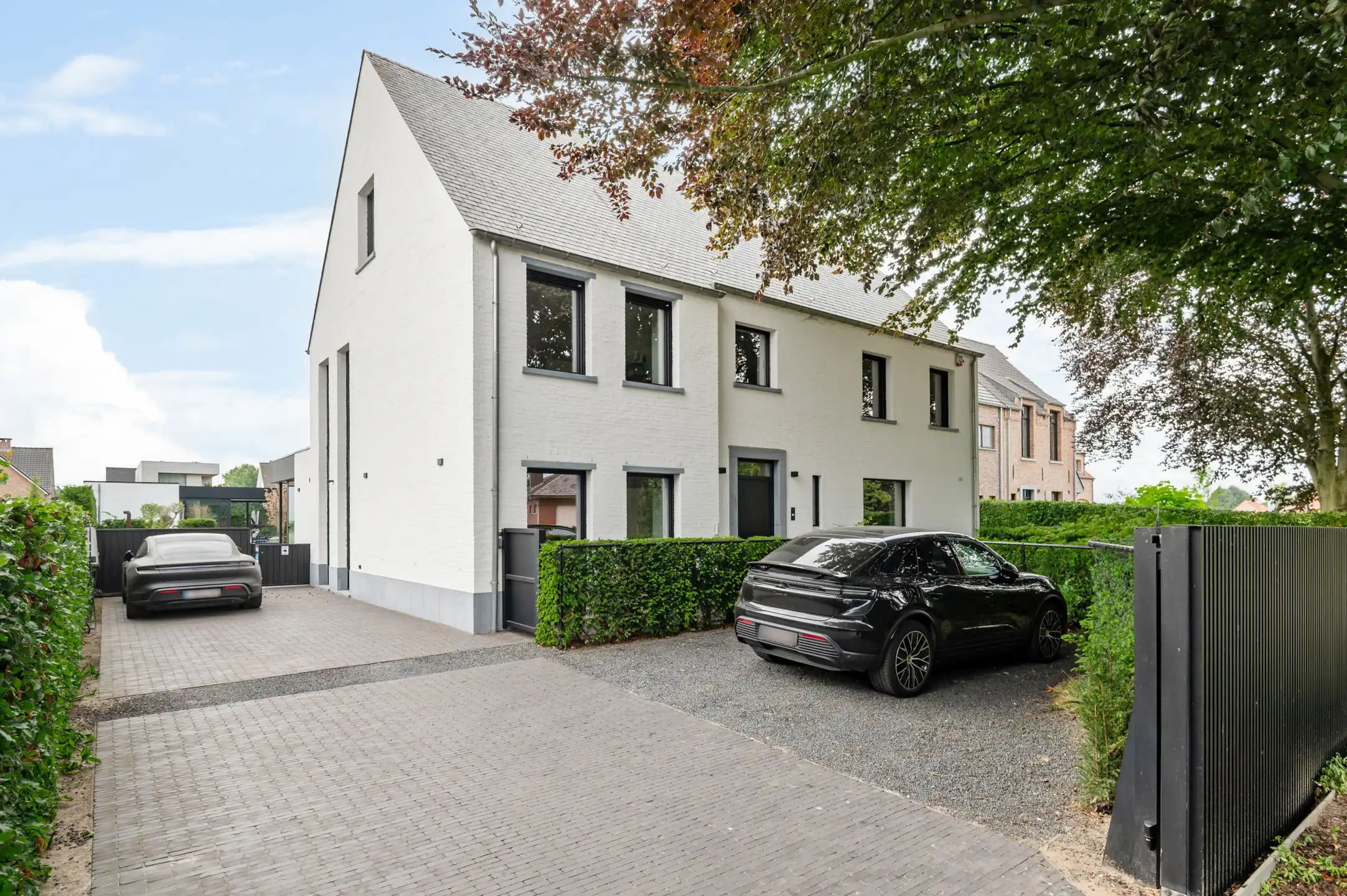 Luxe villa met zwembad en poolhouse vlakbij het centrum van Hoogstraten. foto {{pictureIndex}}