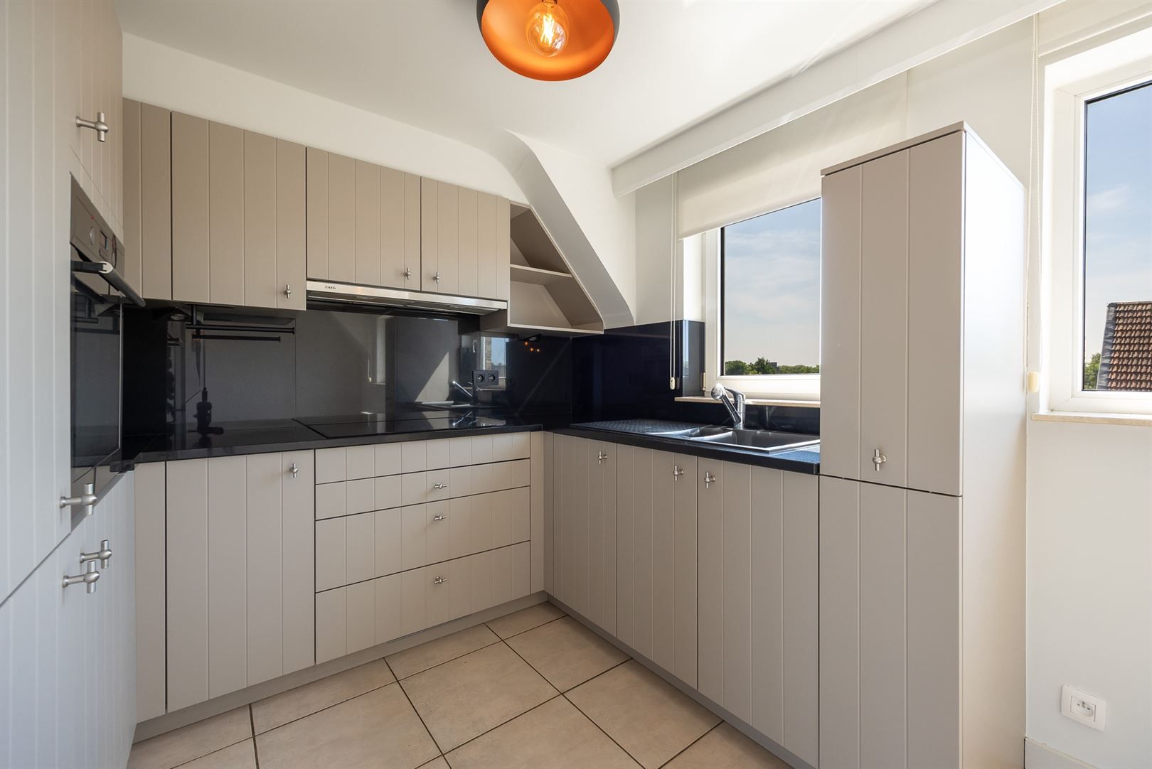 Lofty appartement met huge terras foto 4