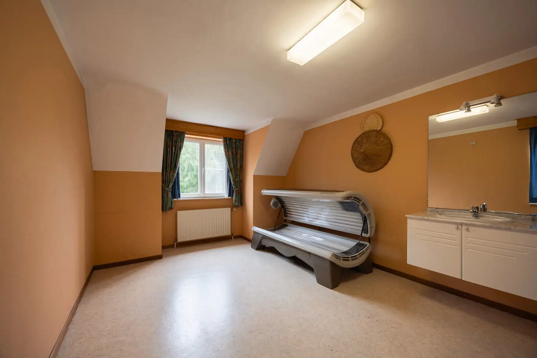 Statige villa met uitzonderlijk veel ruimte en potentieel  foto 14