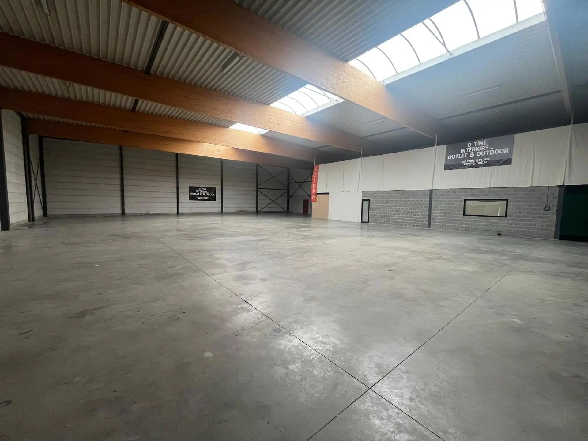 Wommelgem: 1.008 m² magazijn met mezzanine en kantoor foto 3
