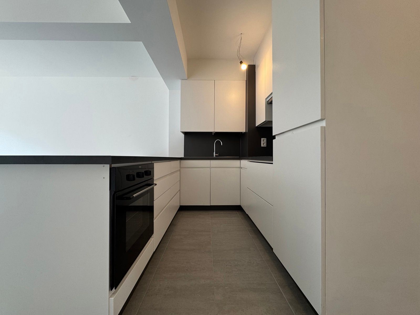 Te huur: gerenoveerd gelijkvloers appartement met tuintje foto 6