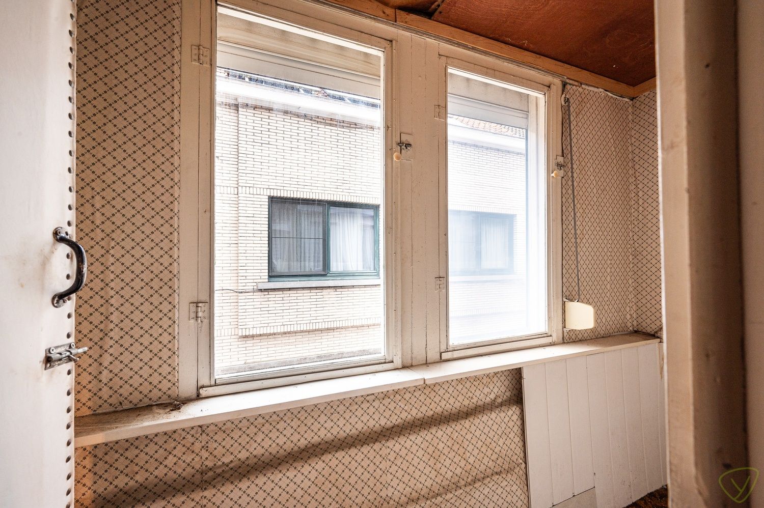 Ruime te renoveren stadswoning in het hartje van Eeklo foto 9