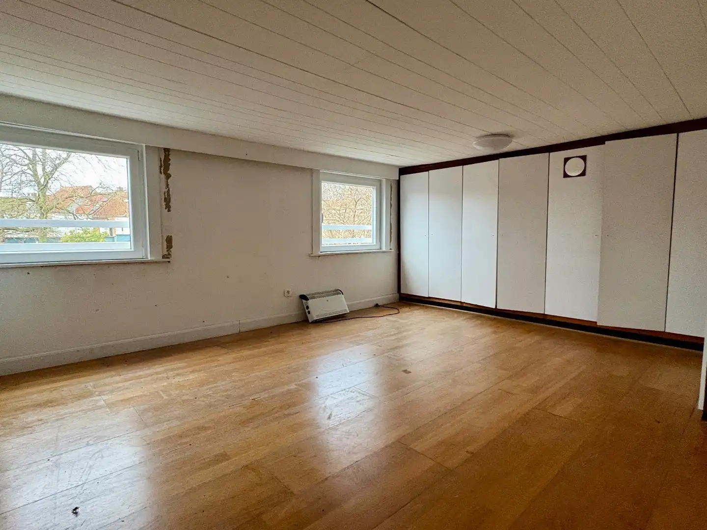 Opslagplaats/atelier in het centrum van Kuurne met vrijstaande garage en bureauruimte foto 19