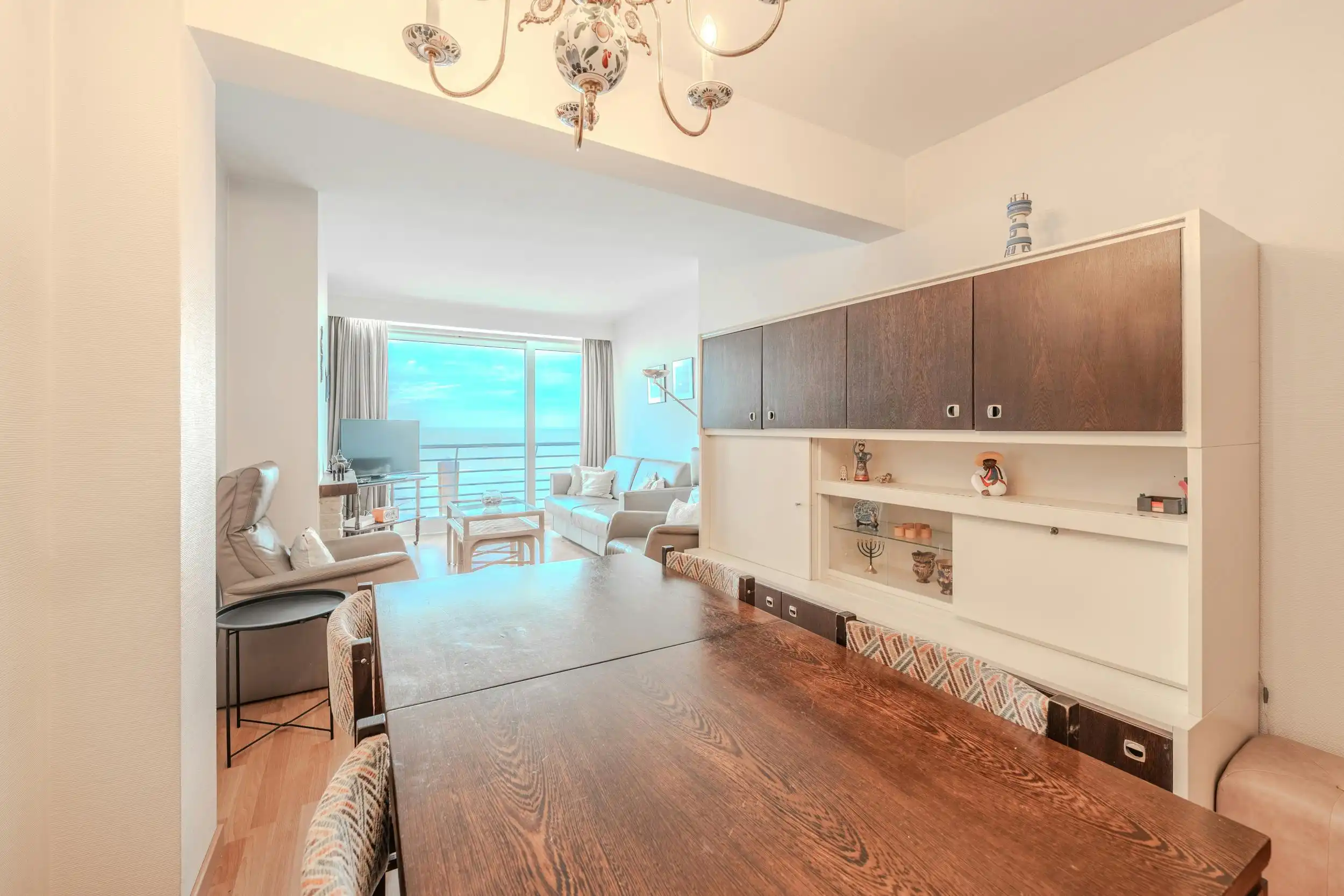 Appartement met 2 slaapkamers en terras op de Zeedijk! foto 5