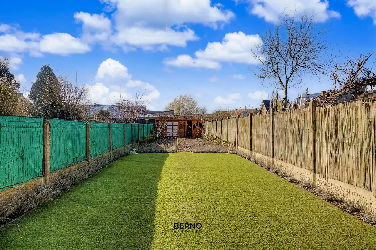 Rijwoning met ruime garage en zongerichte tuin. foto 19