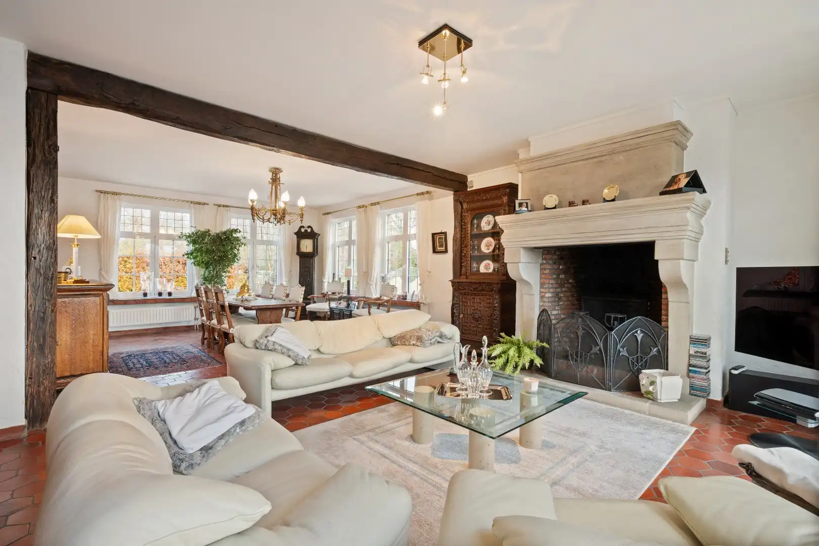 KWALITATIEF AFGEWERKTE VILLA IN RUSTIGE WIJK MET EPC B (172), 4 SLPKS, DUBBELE GARAGE EN 325M² BEW. OPP. foto 4