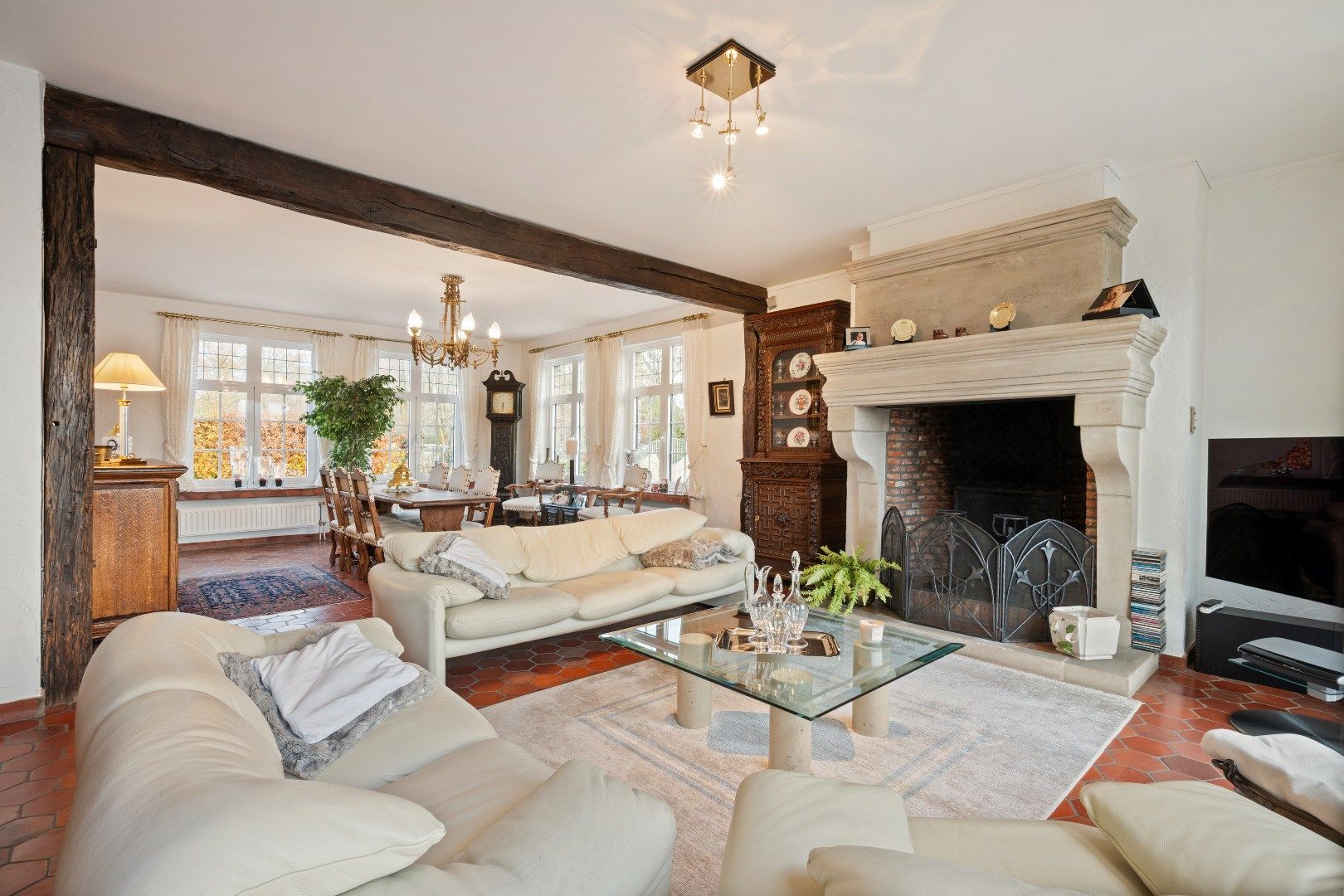 KWALITATIEF AFGEWERKTE VILLA IN RUSTIGE WIJK MET EPC B (172), 4 SLPKS, DUBBELE GARAGE EN 325M² BEW. OPP. foto 4