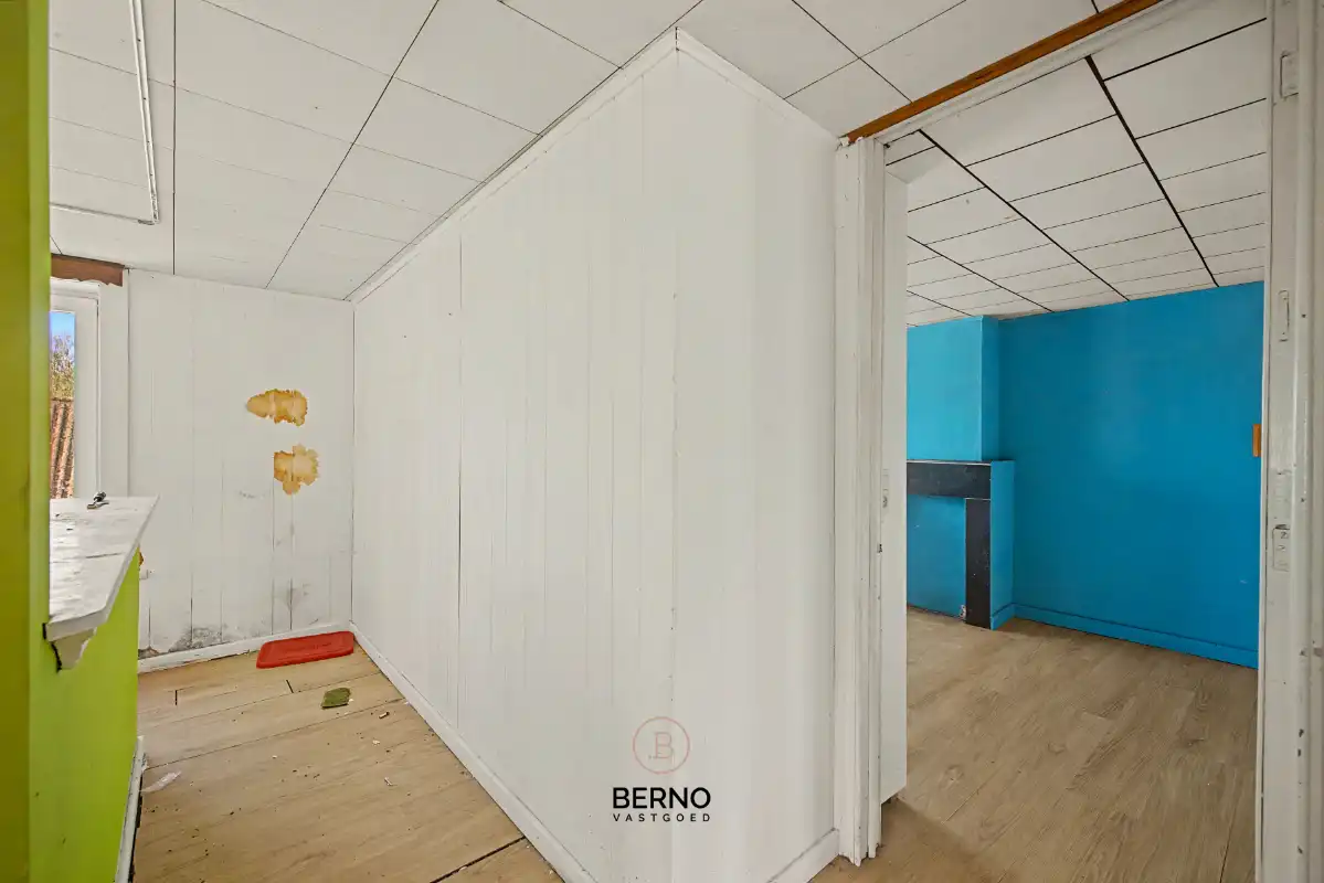 Te renoveren gezinswoning met uitgestrekte tuin en opslagplaats. foto 11