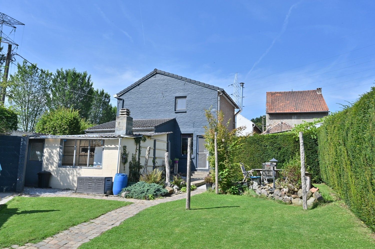 Charmante, gemoderniseerde woning met garage, carport en grote tuin, rustig gelegen te Lanaken foto 3