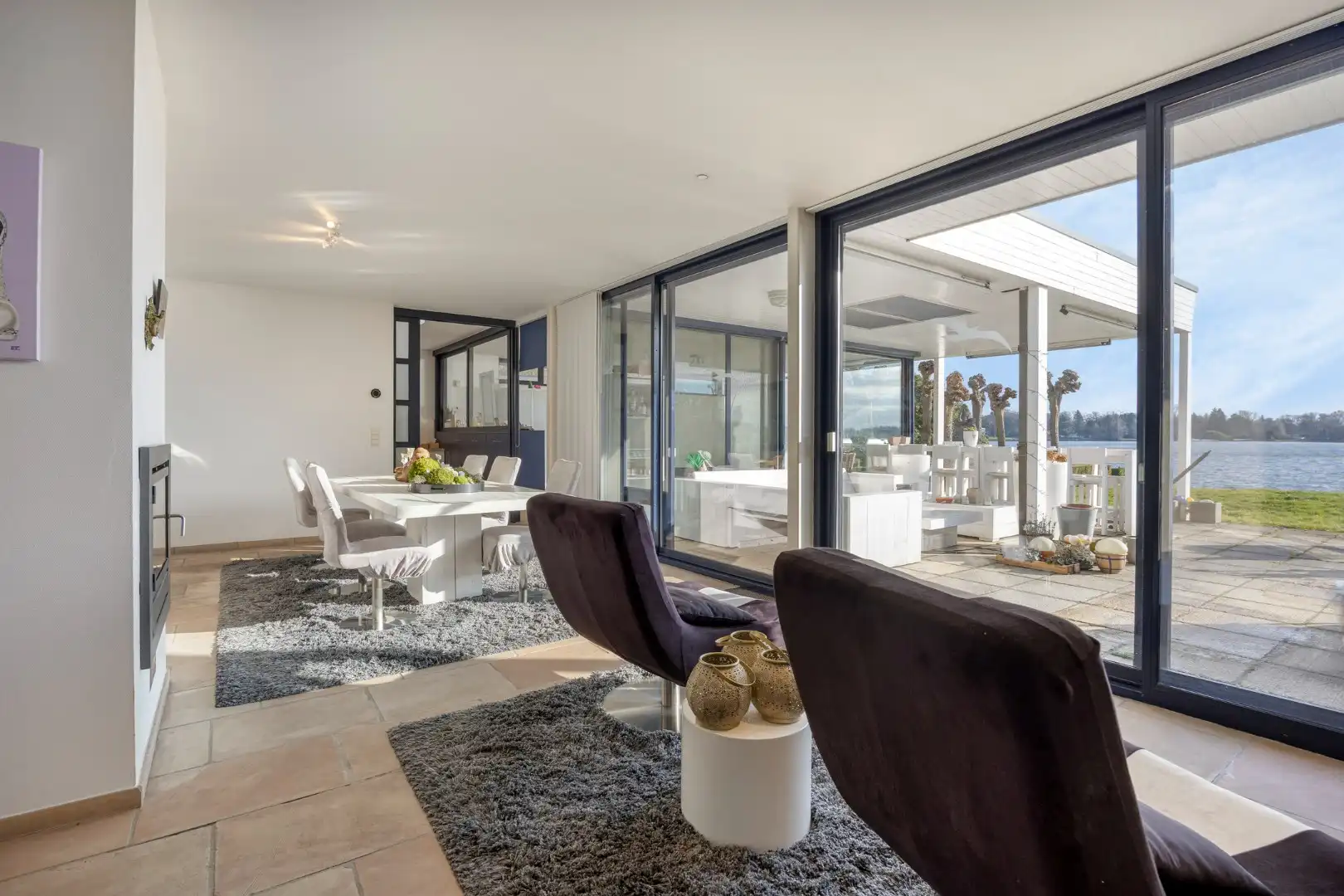 !! NIEUWE VOORWAARDEN !! Villa op een uiterst exclusieve locatie aan een prachtig privémeer foto 8