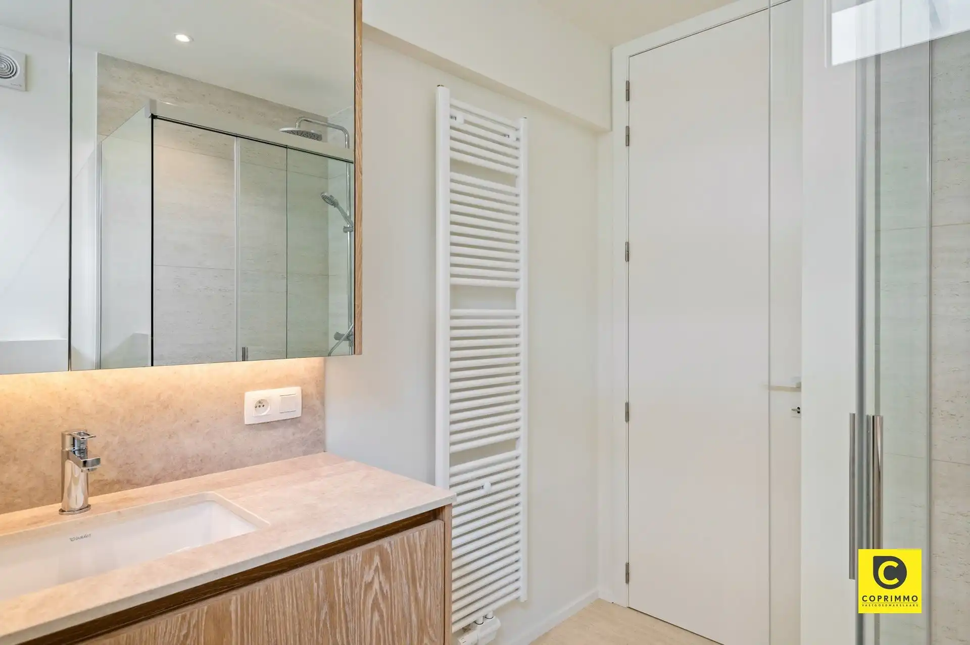 High-end gerenoveerd hoekapp met 2 slpks & 2 terrassen! foto 6