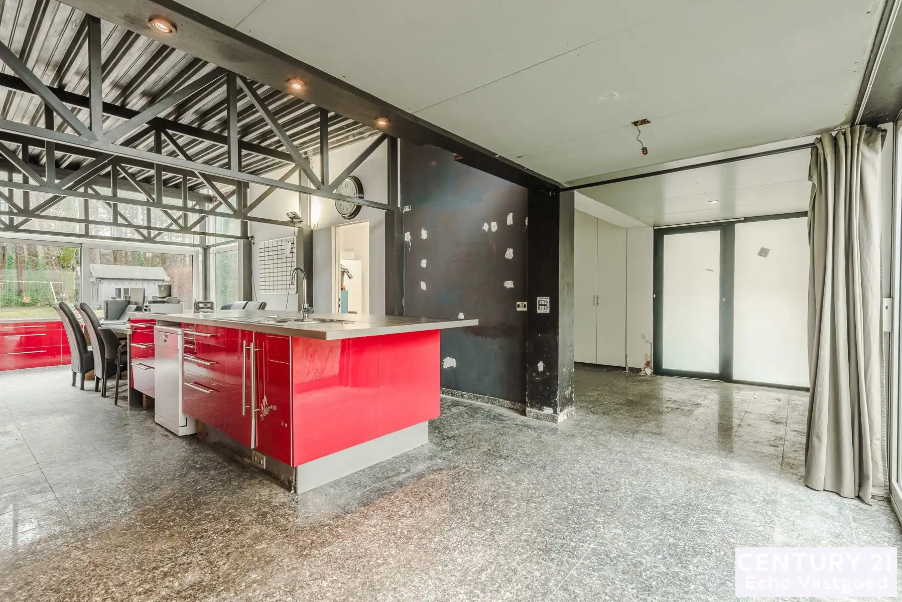 Unieke te renoveren villa in villawijk “De Lint” foto 11