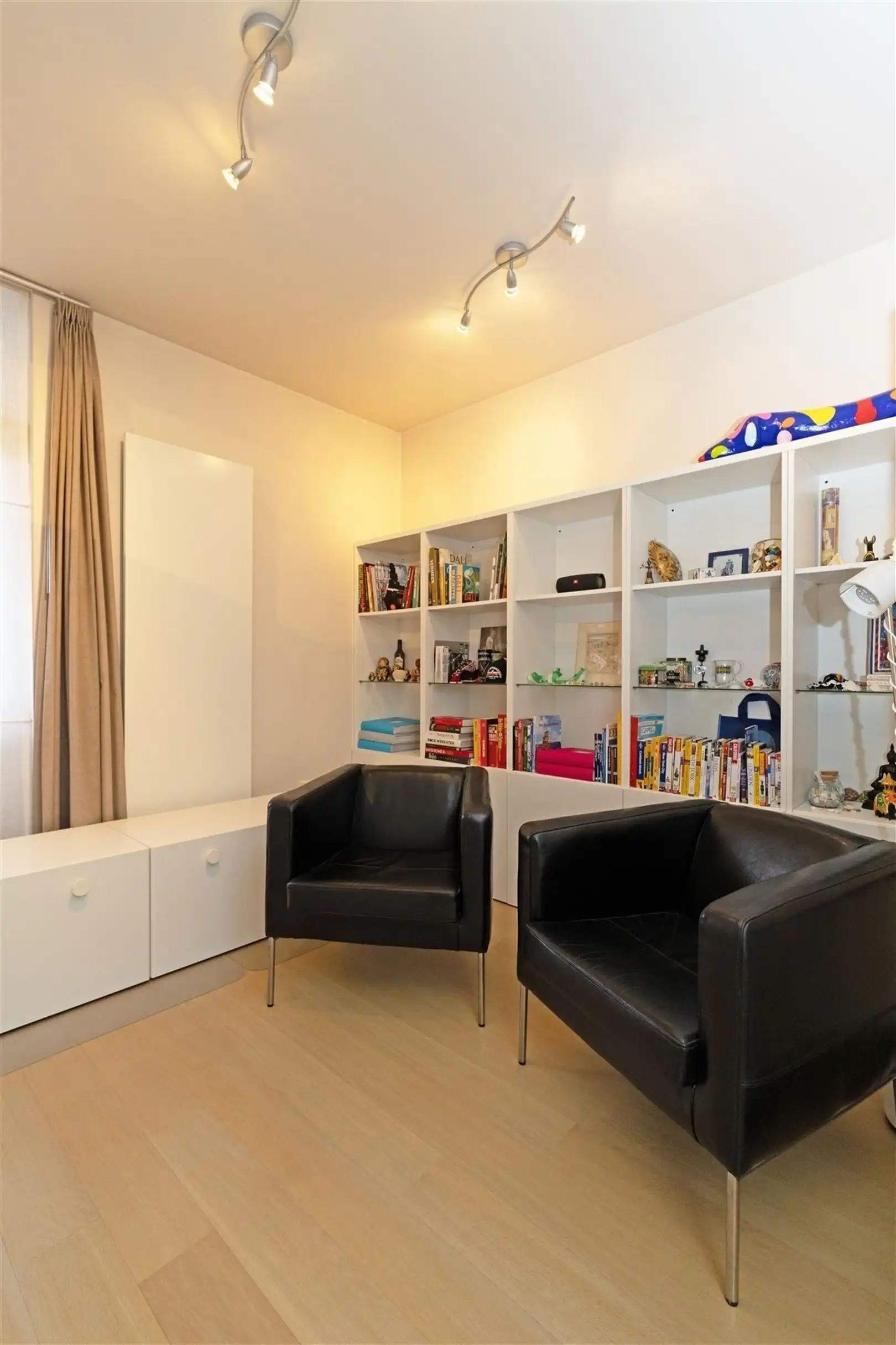 Kwalitatief appartement in hartje Hasselt foto 8