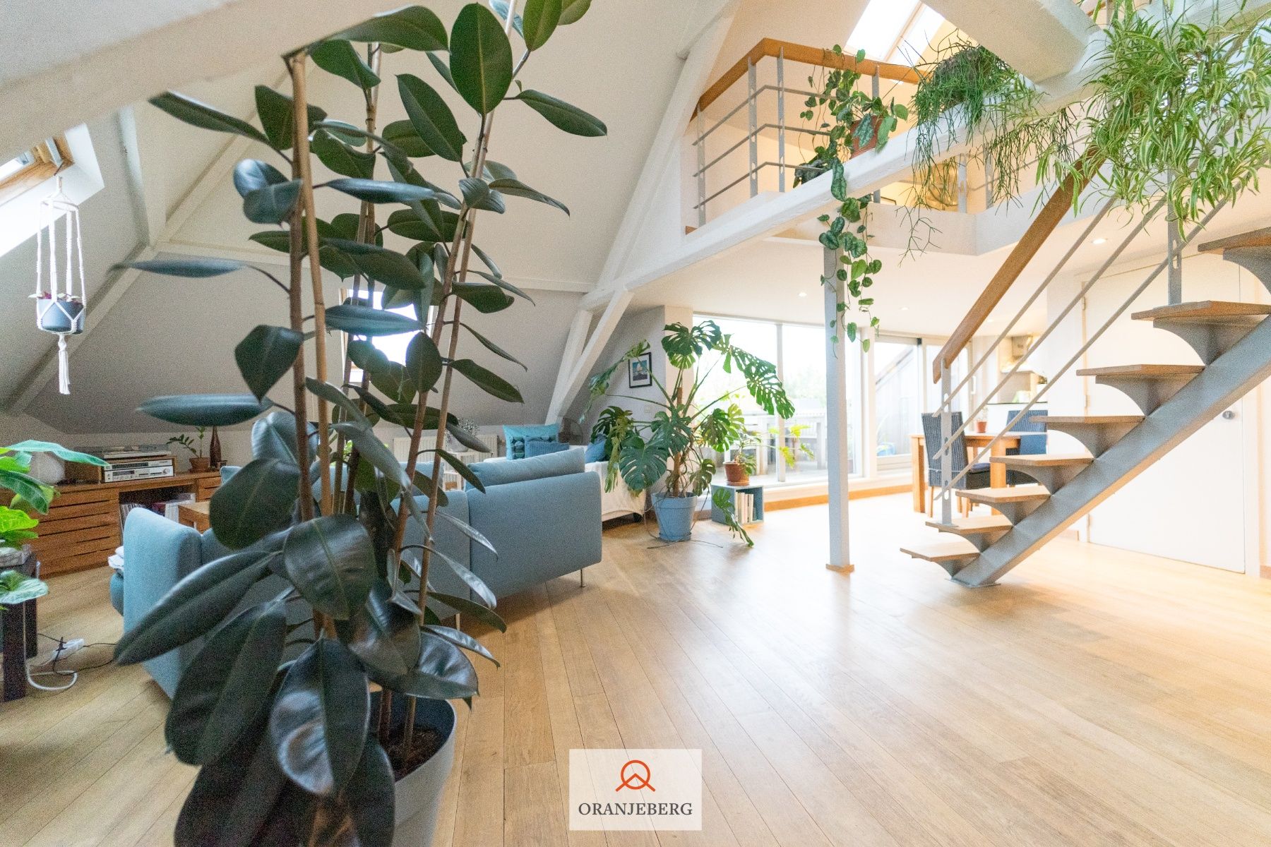 Prachtig BEMEUBELD dakappartement met terras vlakbij Zuid foto 4