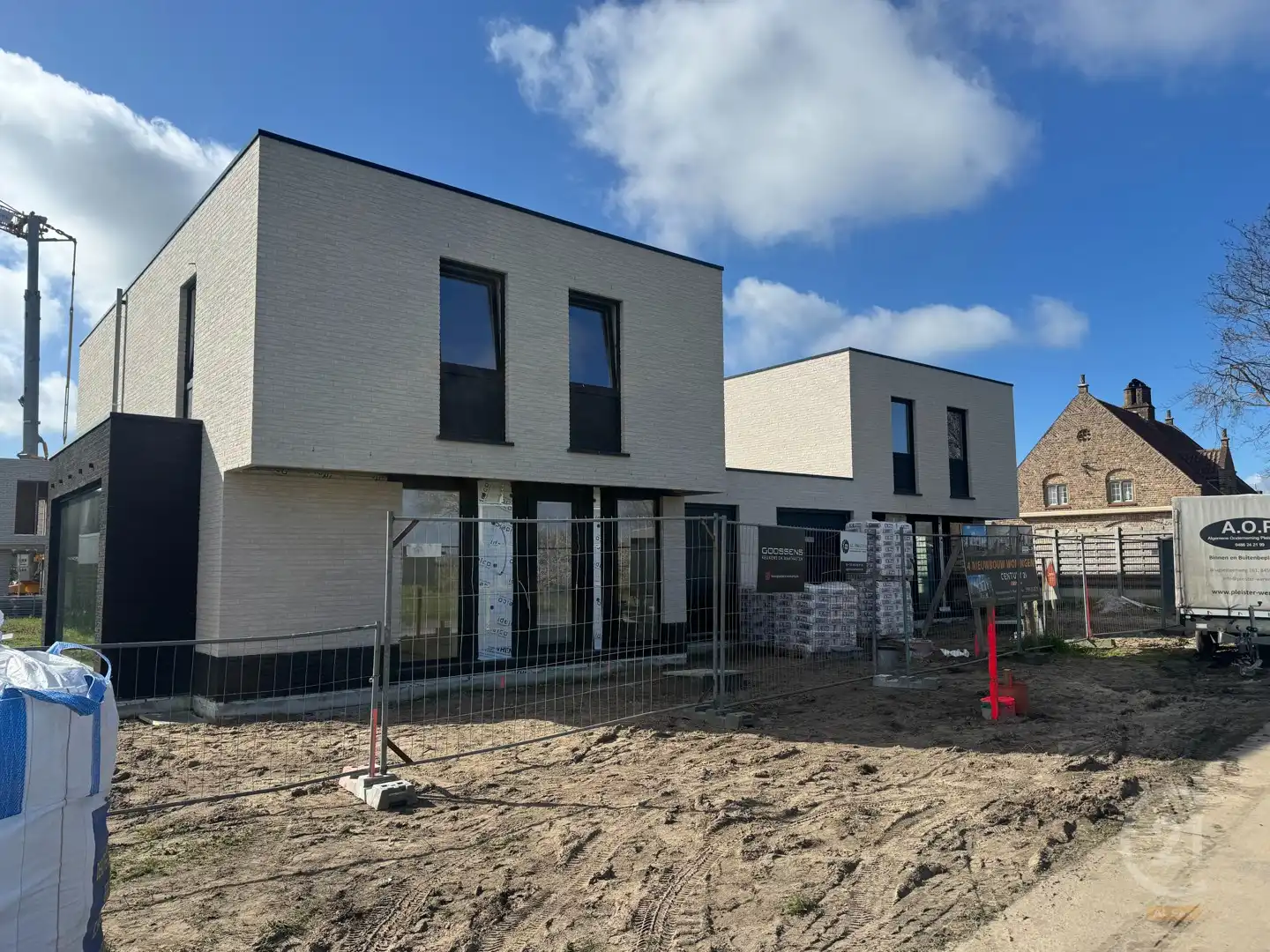 Moderne gezinswoningen met 3 ruime slaapkamers, 2 badkamers en inpandige garage! foto 5