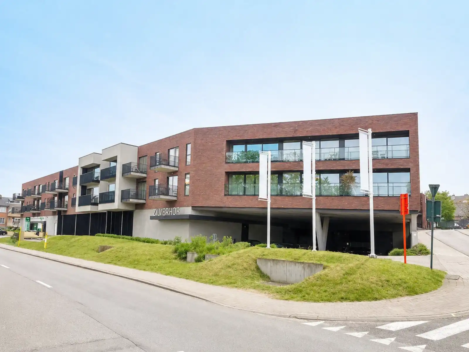 Modern 1-slaapkamerappartement met terras en parking foto 14
