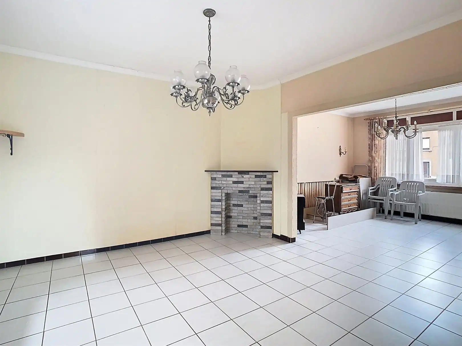 Mooi te renoveren 3-gevel woning!! foto 3