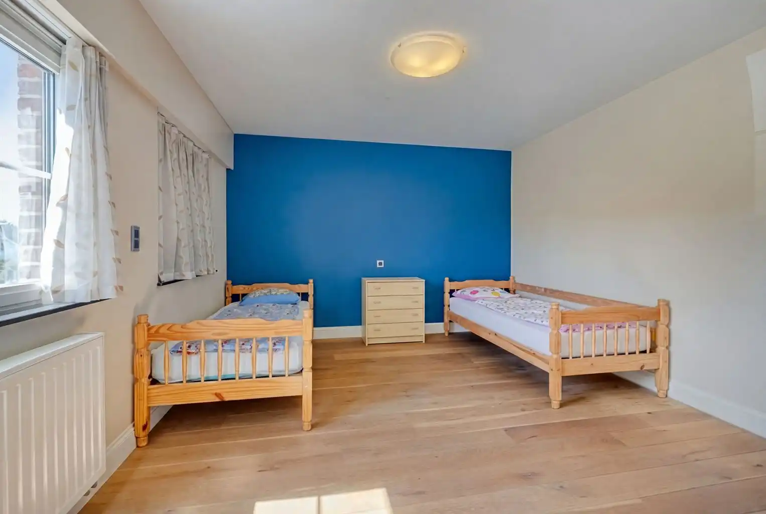 Prachtige vrijstaande villa met 5 (+3) slaapkamers, garage en omheinde tuin, ideaal gelegen op een boogscheut van het centrum van Maaseik.  foto 20