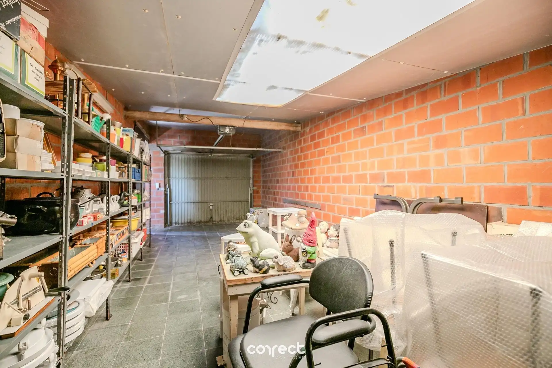 Open bebouwing op een ruim perceel met prachtig weids uitzicht, oprit en ruime losstaande garage (60 m²). foto 12