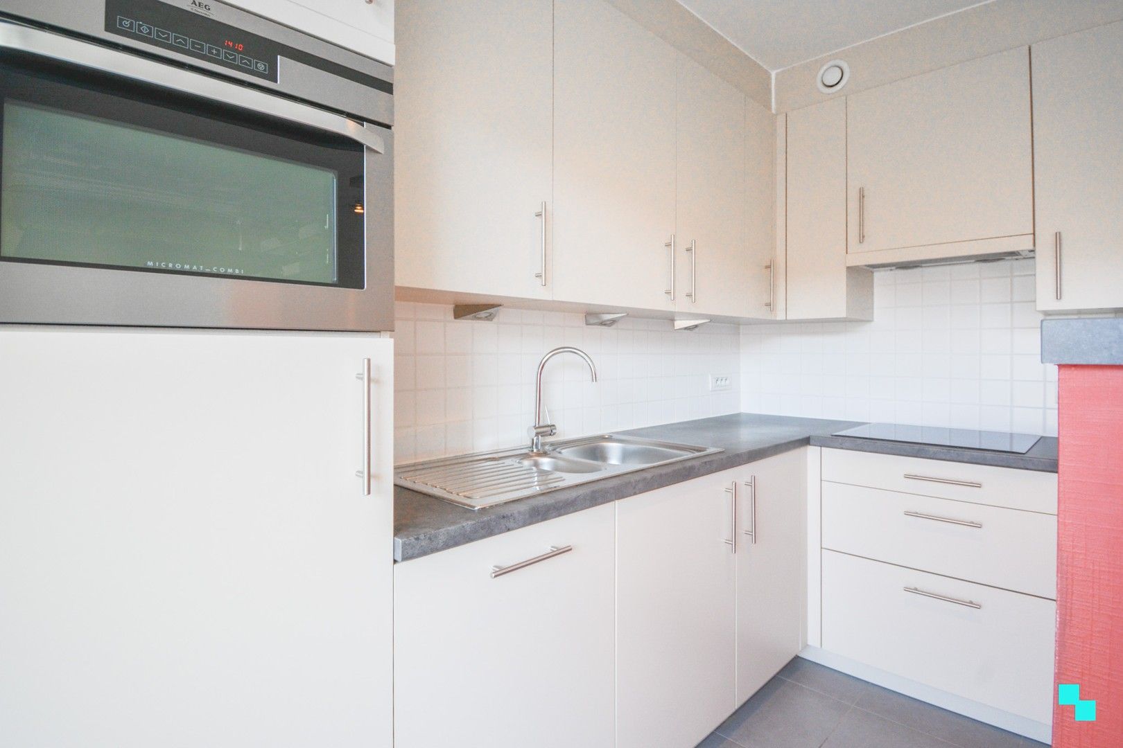 Instapklaar, energiezuinig appartement met staanplaats te Roeselare foto 6