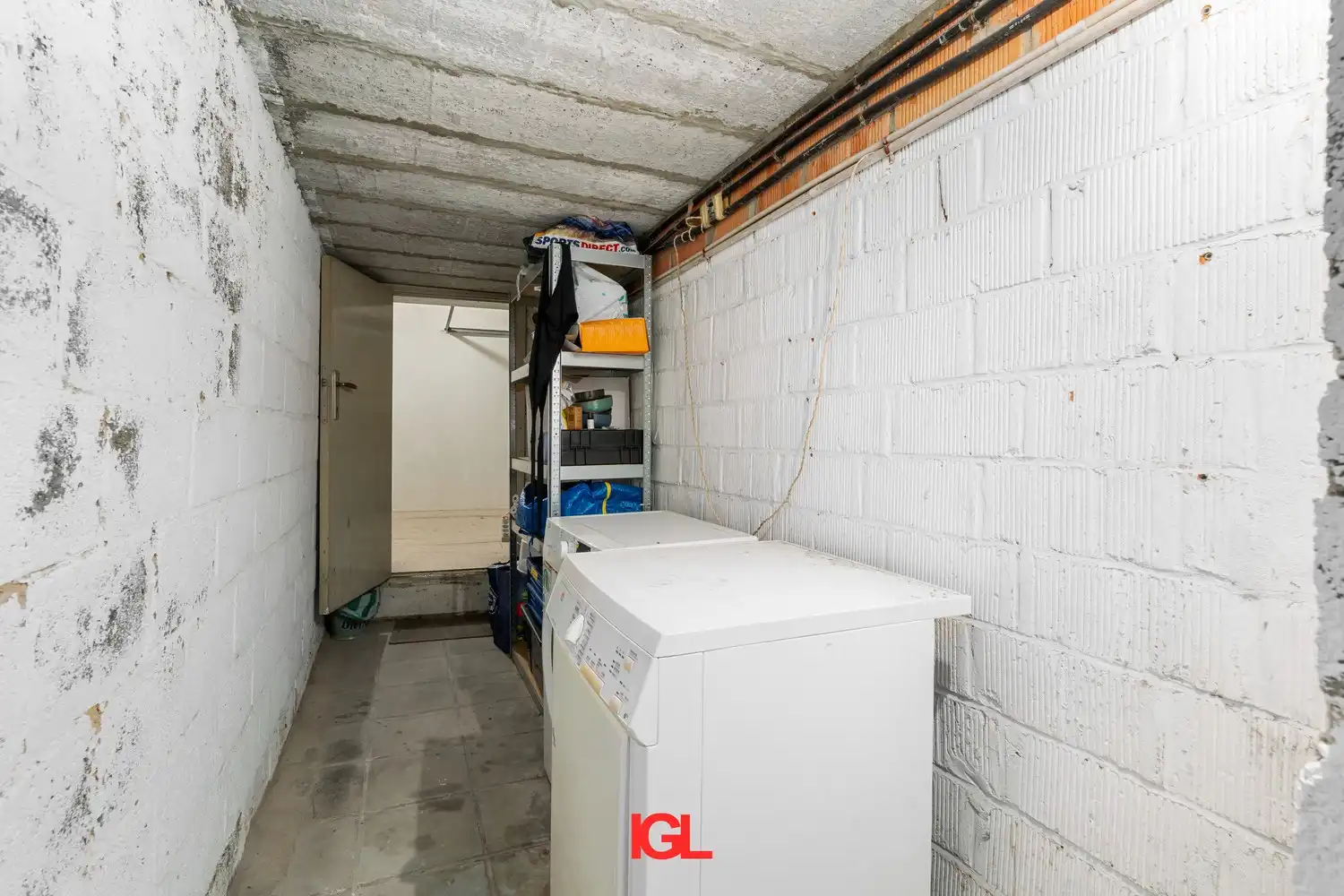 Gerenoveerd gelijkvloers appartement met 2 slaapkamers en garage. foto 15