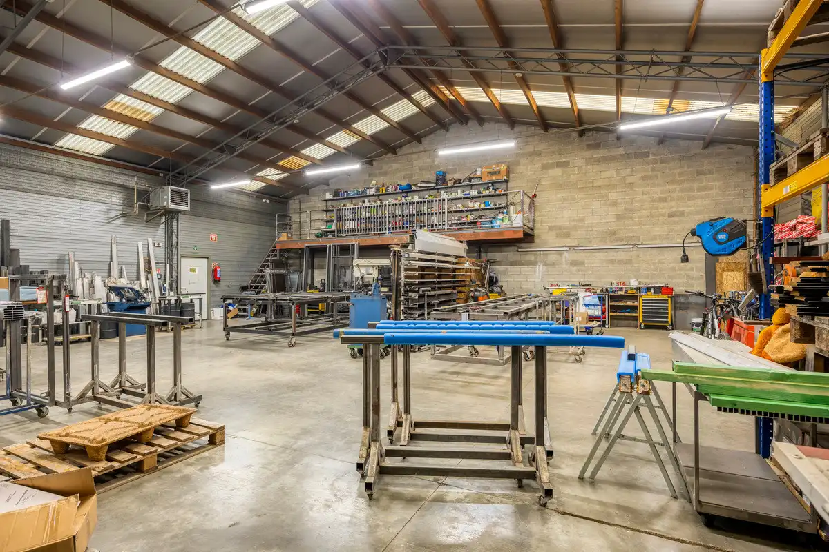GUNSTIG GELEGEN MAGAZIJN VAN CA 442M² TE KORTESSEM LANGS N20 - OPBRENGSTEIGENDOM foto 18