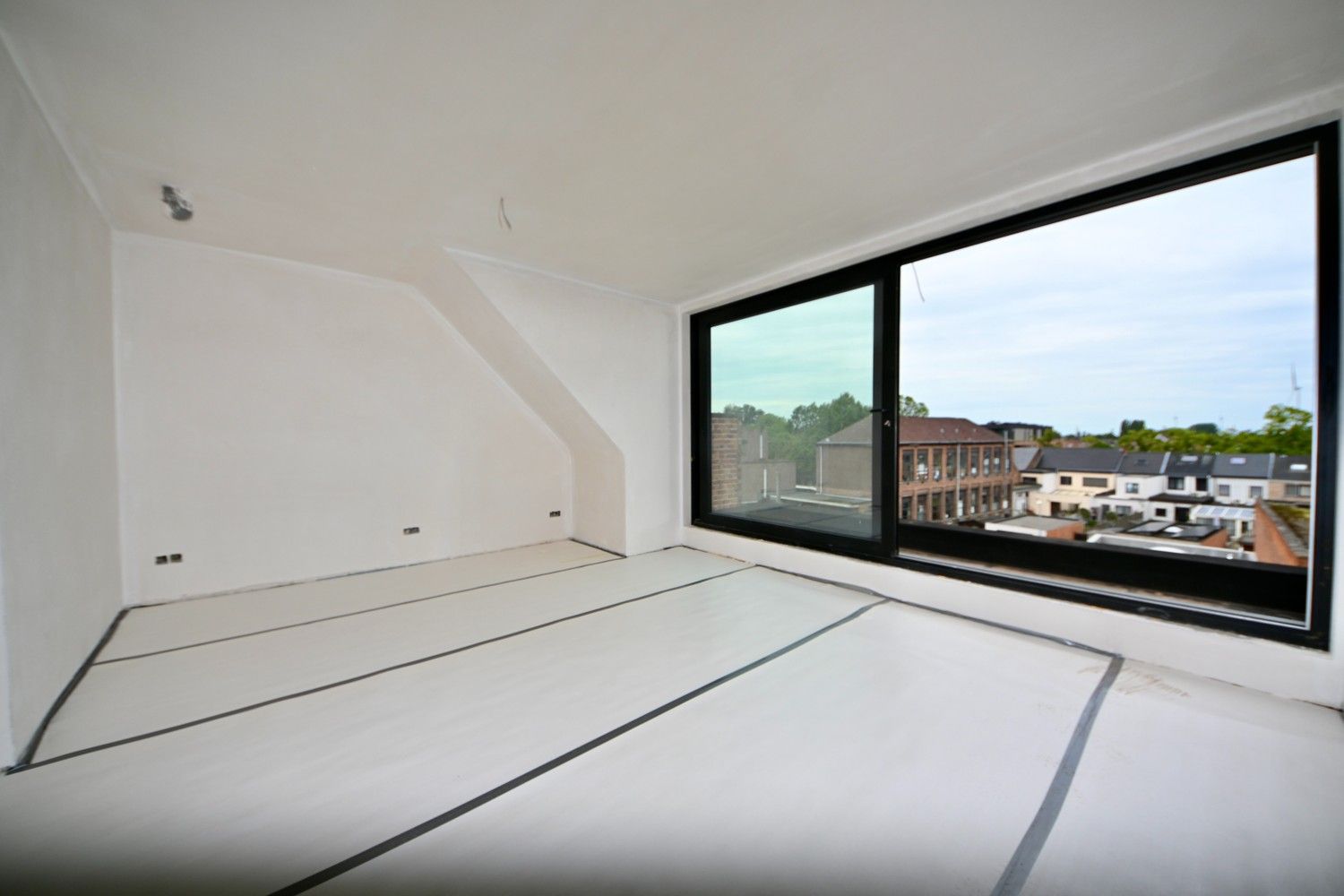 Nieuwbouwappartement met 1 slaapkamers en lift in het centrum. foto 12