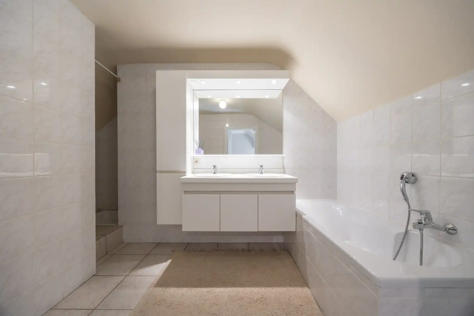 Instapklaar appartement te koop! foto 20