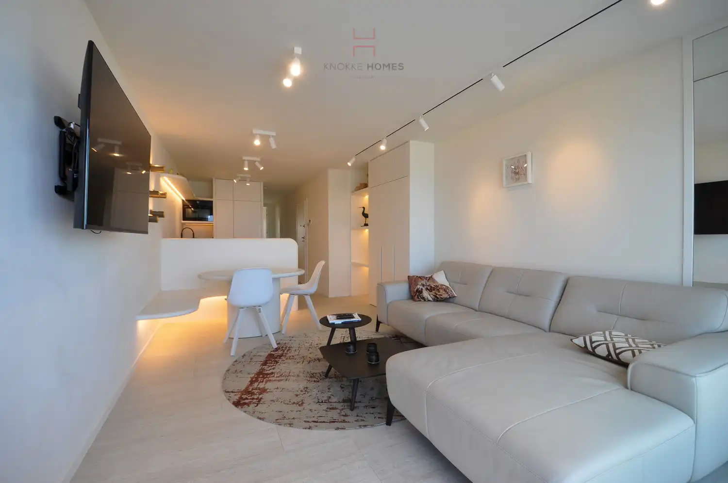 Gerenoveerd appartement met panoramisch zeezicht aan de Zeedijk in Knokke-Duinbergen foto 4