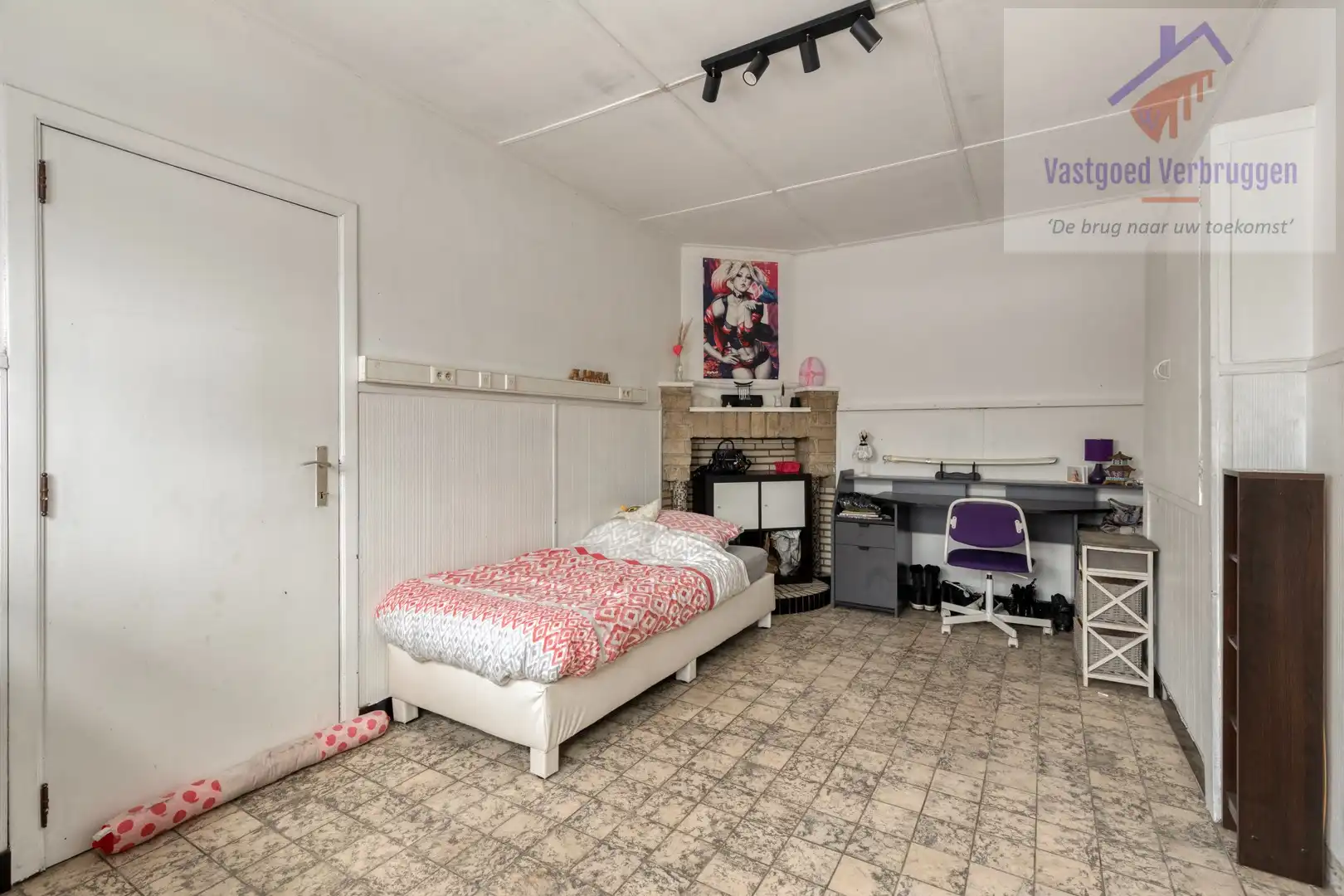 Ruime woning met dubbele loods foto 11