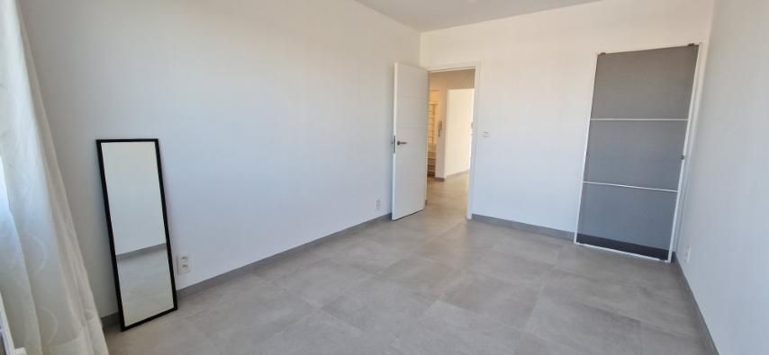 Volledig vernieuwd APPARTEMENT op de 4de verdieping met 2 slaapkamers, ondergrondse kelder en garage in het hoofdgebouw foto 26