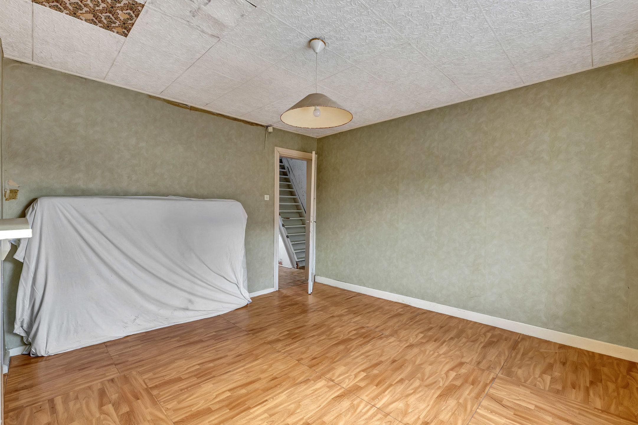 Te renoveren woning met garage en tuin foto 12