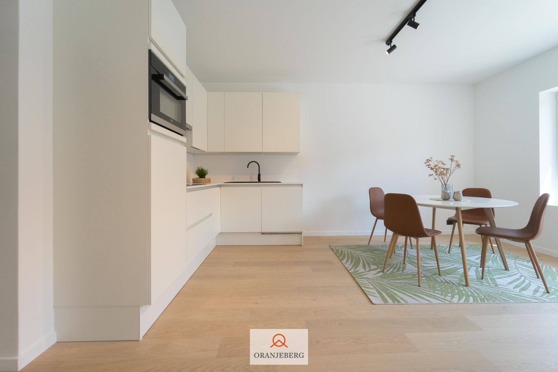 Lichtrijk en gerenoveerd 2 slpk appartement met terras foto {{pictureIndex}}