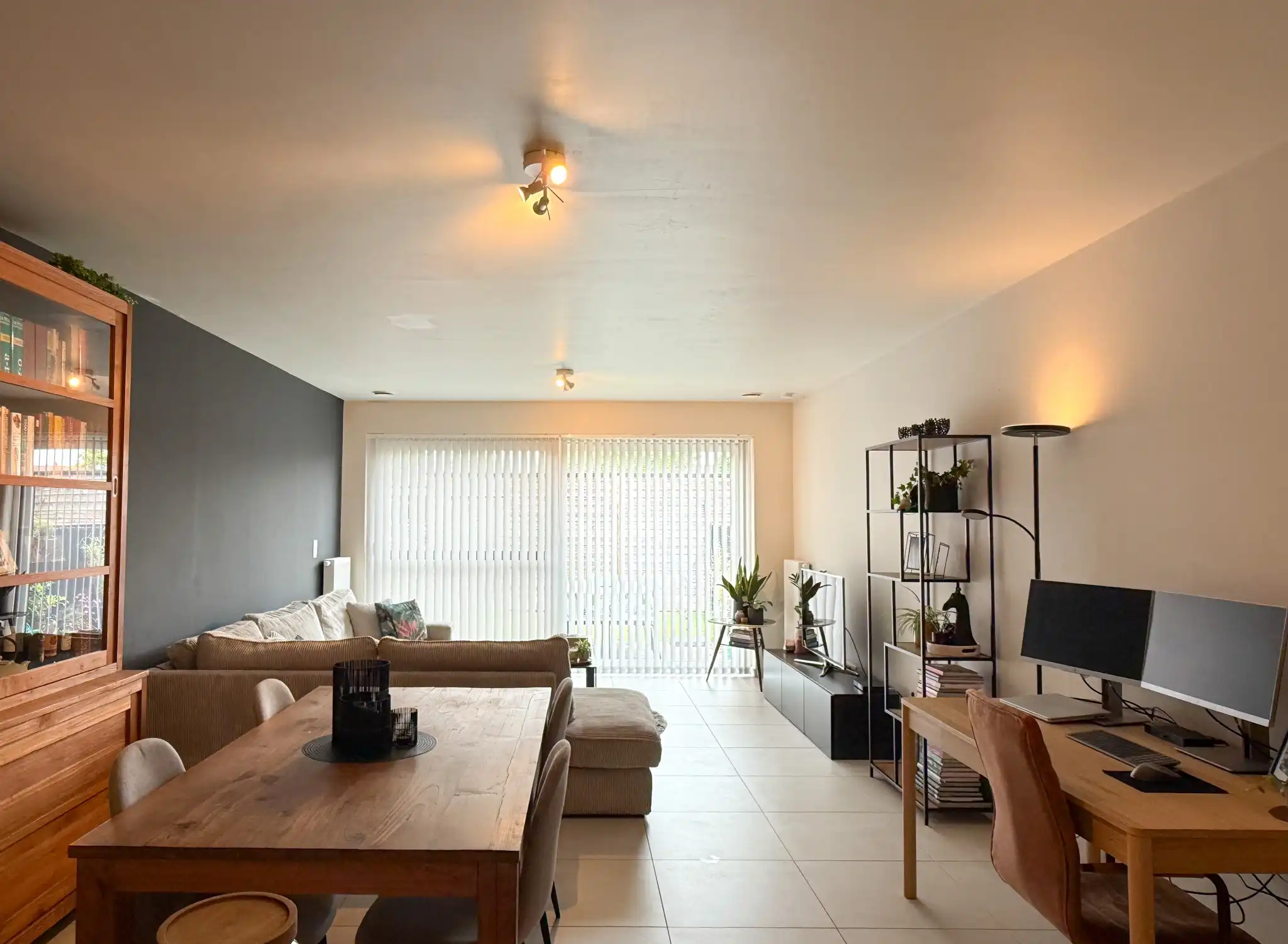 Gelijkvoers appartement met twee slaapkamers en tuin in het hartje van Beveren foto 3