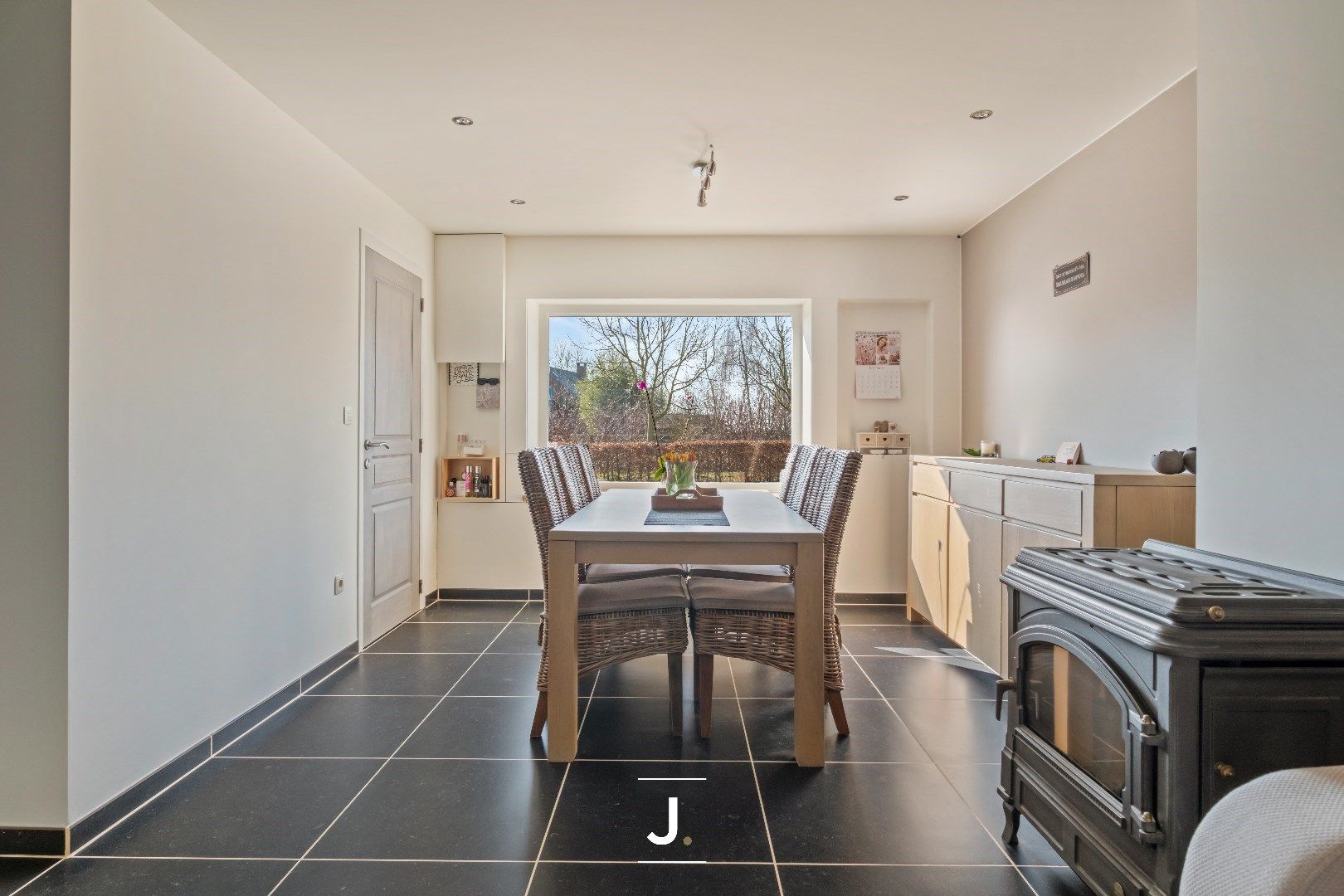Instapklare en totaal gerenoveerde woning in Sint-Denijs foto 3