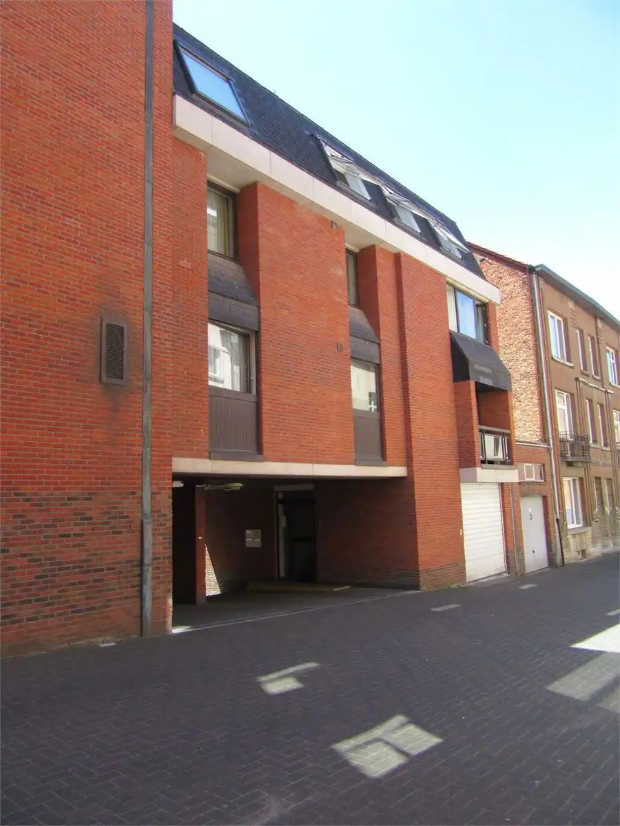 Garagebox te huur in het centrum van Leuven foto {{pictureIndex}}