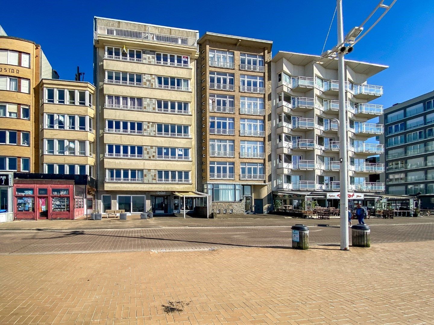 INSTAPKLAAR appartement (88m²) met FRONTAAL ZEEZICHT en 2/3 slaapkamer op de zeedijk te Koksijde-Bad. foto 15
