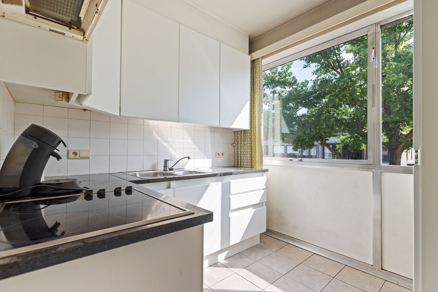 Unieke kans: appartement met tuin, garagebox en berging foto 6